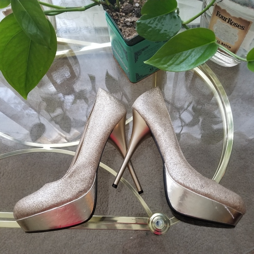 SOLD - Gold Glitter Pumps - Size 9